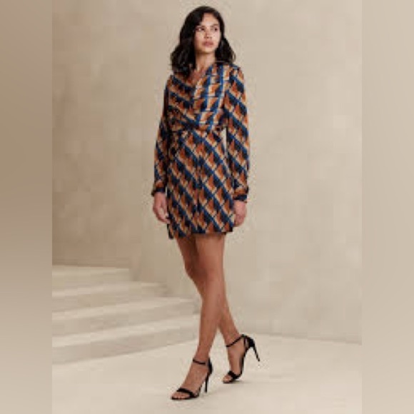 Banana Republic Dresses & Skirts - Banana Republic Long Sleeve Dress Satin Wrap Mini Dress Size 6 NWT